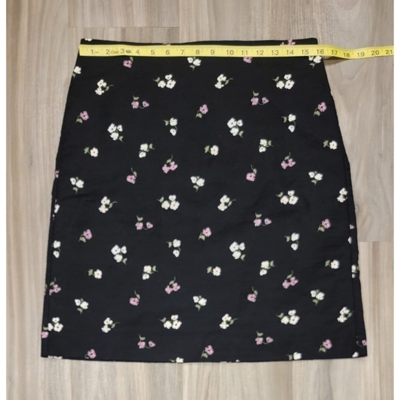 Ann Taylor Skirt - Picture 2 of 8